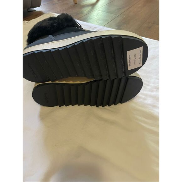 Koolaburra by UGG Tynlee Lace-Up Black 8 - Picture 7 of 11